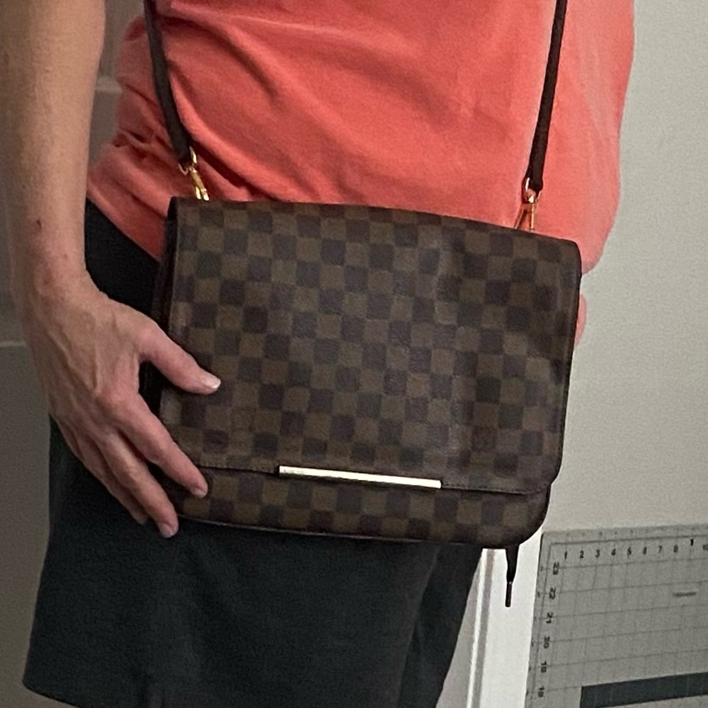 Louis Vuitton Crossbody like new